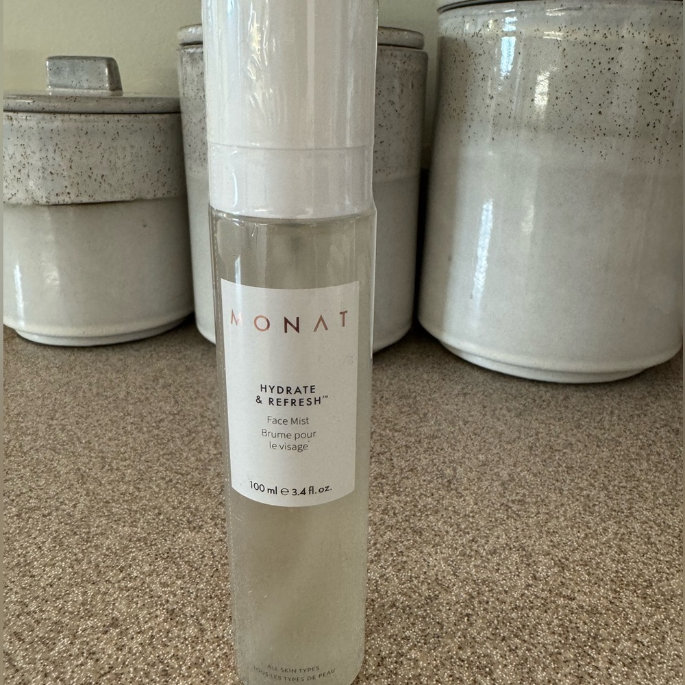 Monat Hydrate and Refresh Mist